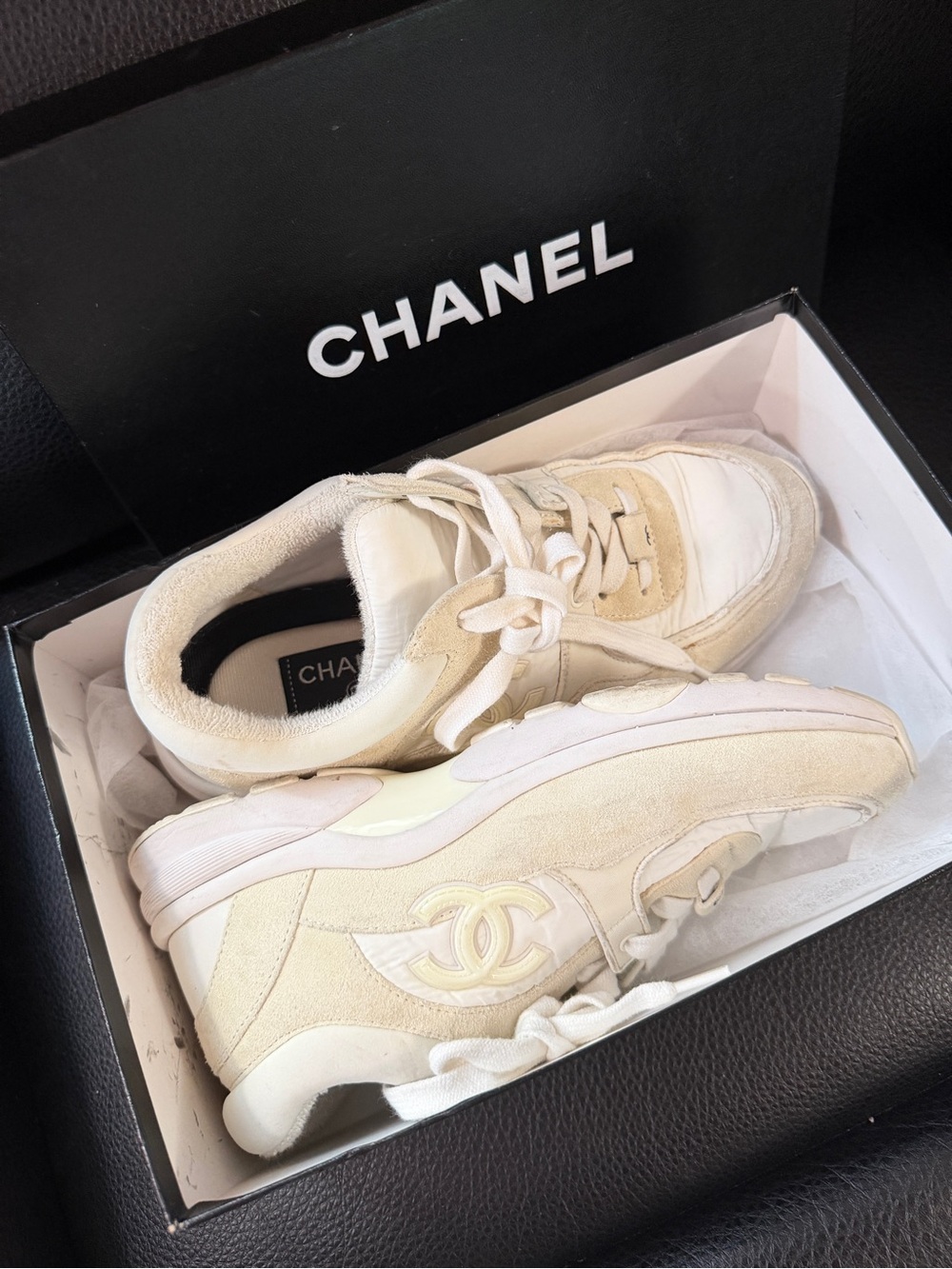 CHANEL Off-White / Cream Suede & Leather Low-Top Sneakers